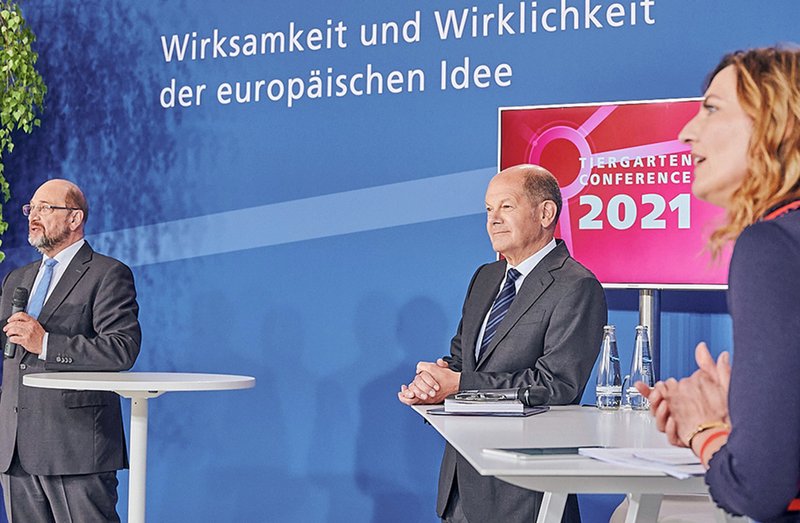 Friedrich Ebert Stiftung Tiergartenkonferenz 2021 Bühne mit Olaf Scholz und Martin Schulz