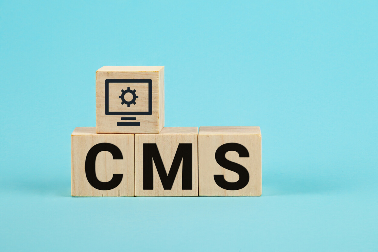 webdevelopment agentur bausteine mit cms buchstaben